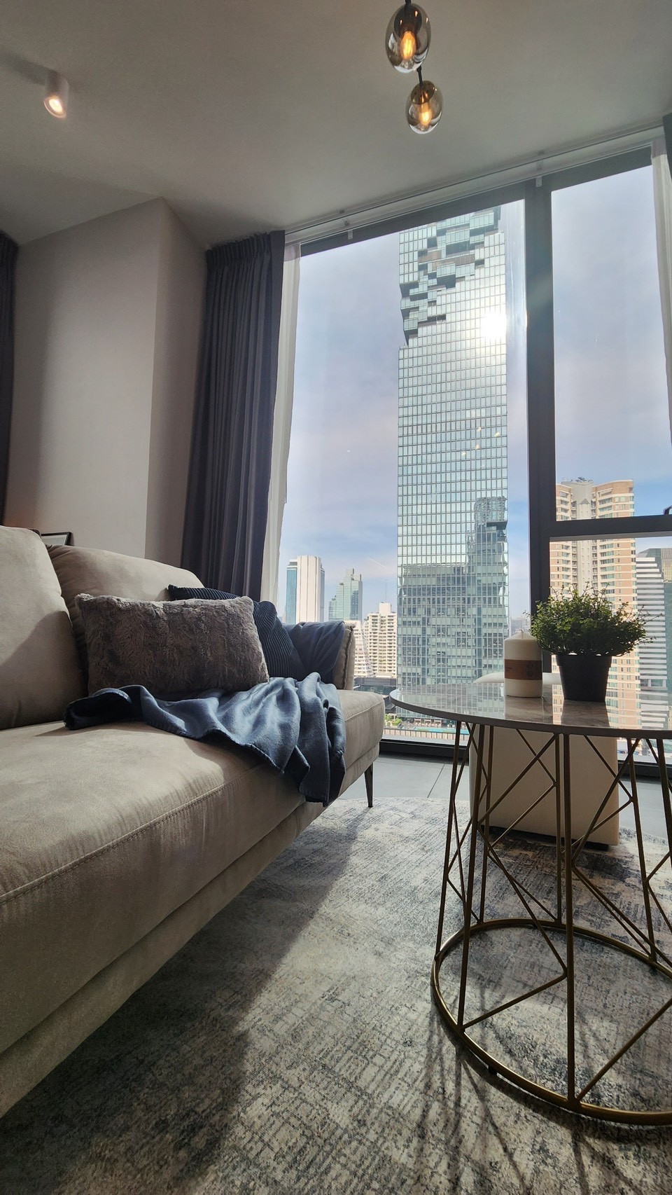 Tait 12: 1bed 1bath 40sqm. High Fl 11,000,000 fully furnished with tenant Am: 0656199198