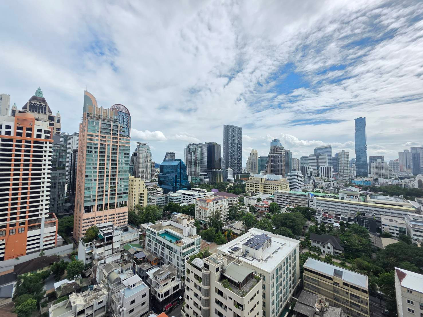 Dusit Parkside:  2bed 2bath 86sqm. 32,500,000 Am: 0656199198