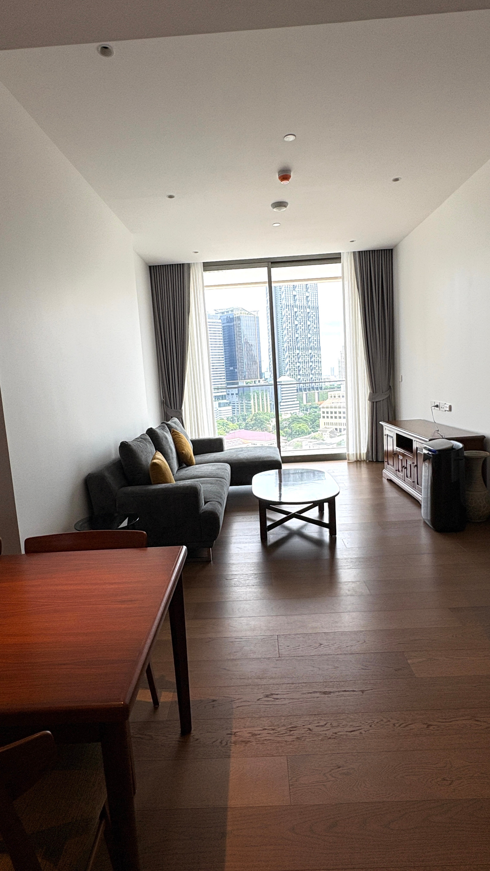 Dusit Parkside:  2bed 2bath 86sqm. 32,500,000 Am: 0656199198