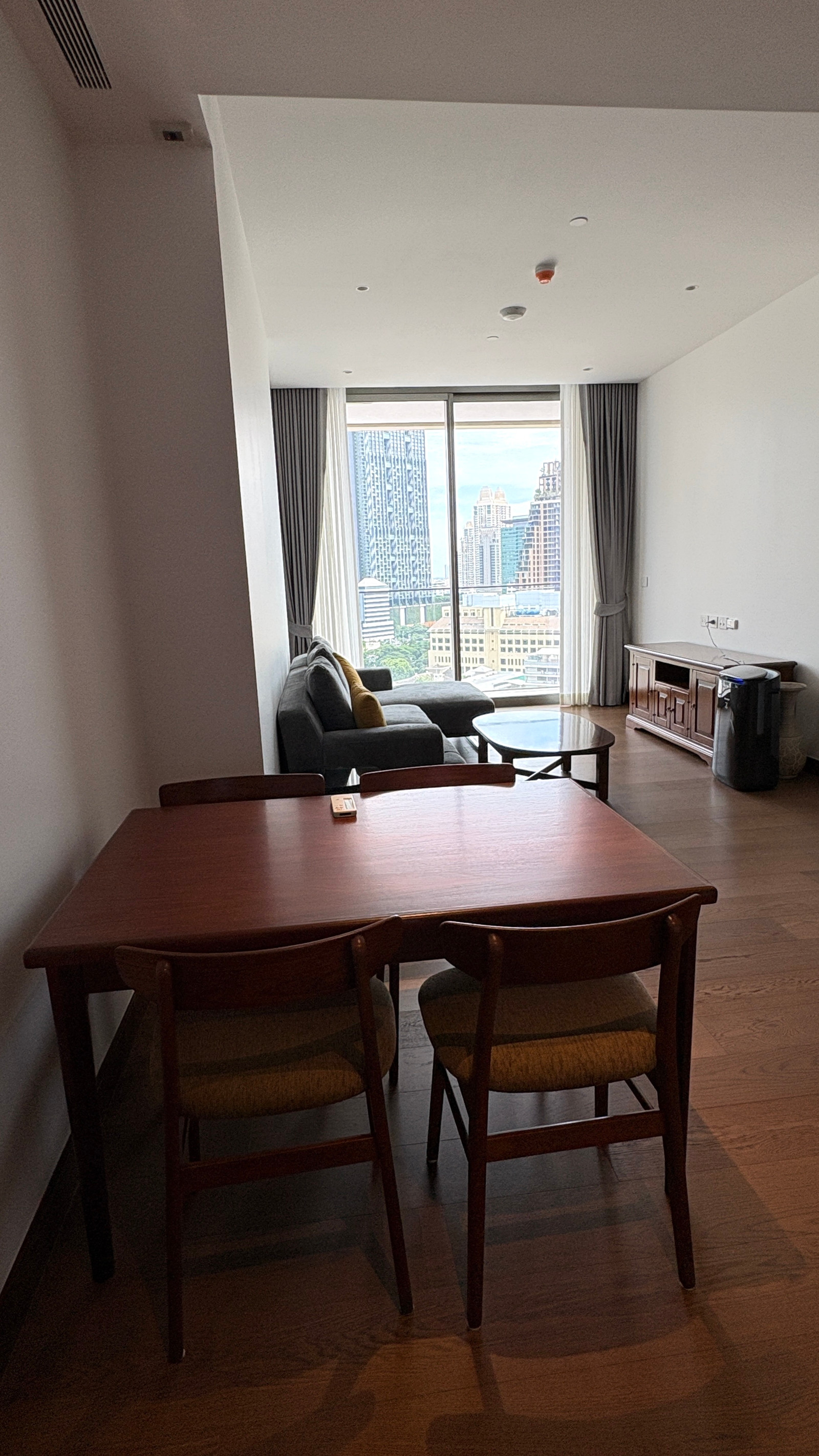 Dusit Parkside:  2bed 2bath 86sqm. 32,500,000 Am: 0656199198