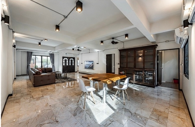 Townhouse for sell Sathorn soi 9: 5 storey Loft Style 5bed 6bath 26 sqwah 450 sqm 17,000,000 Am: 0656199198