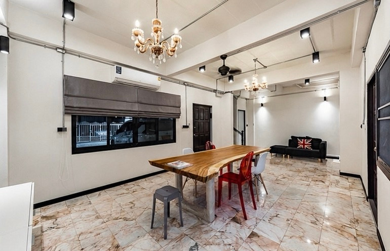 Townhouse for sell Sathorn soi 9: 5 storey Loft Style 5bed 6bath 26 sqwah 450 sqm 17,000,000 Am: 0656199198