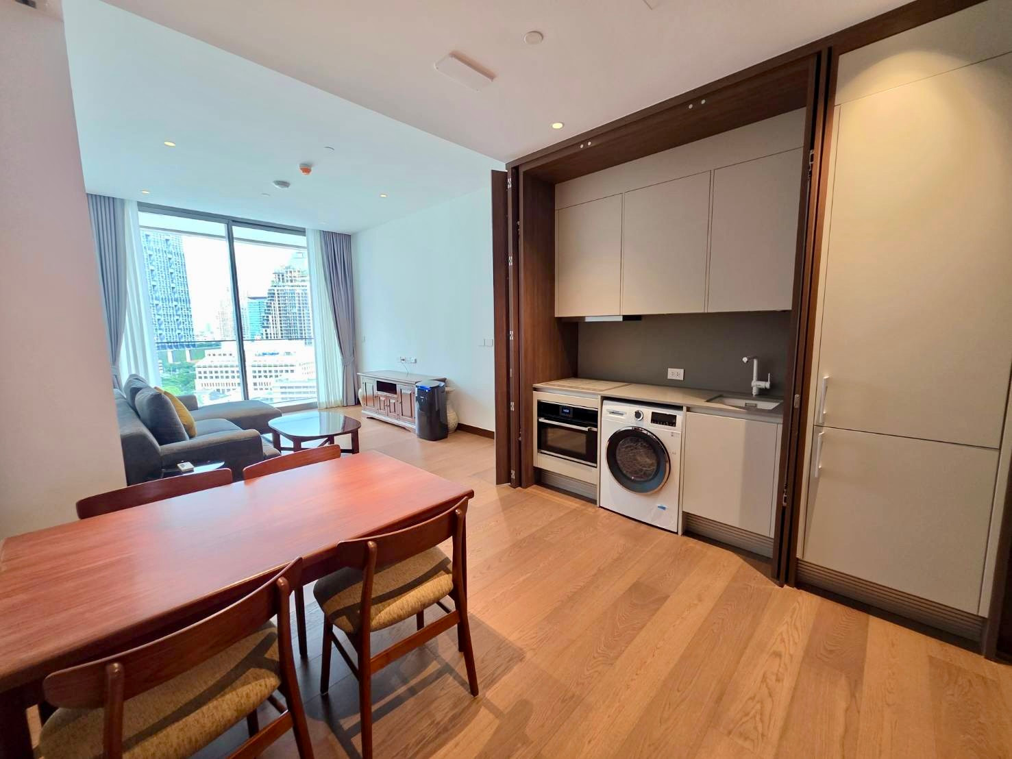 Dusit Parkside:  2bed 2bath 86sqm. 29,800,000 Am: 0656199198