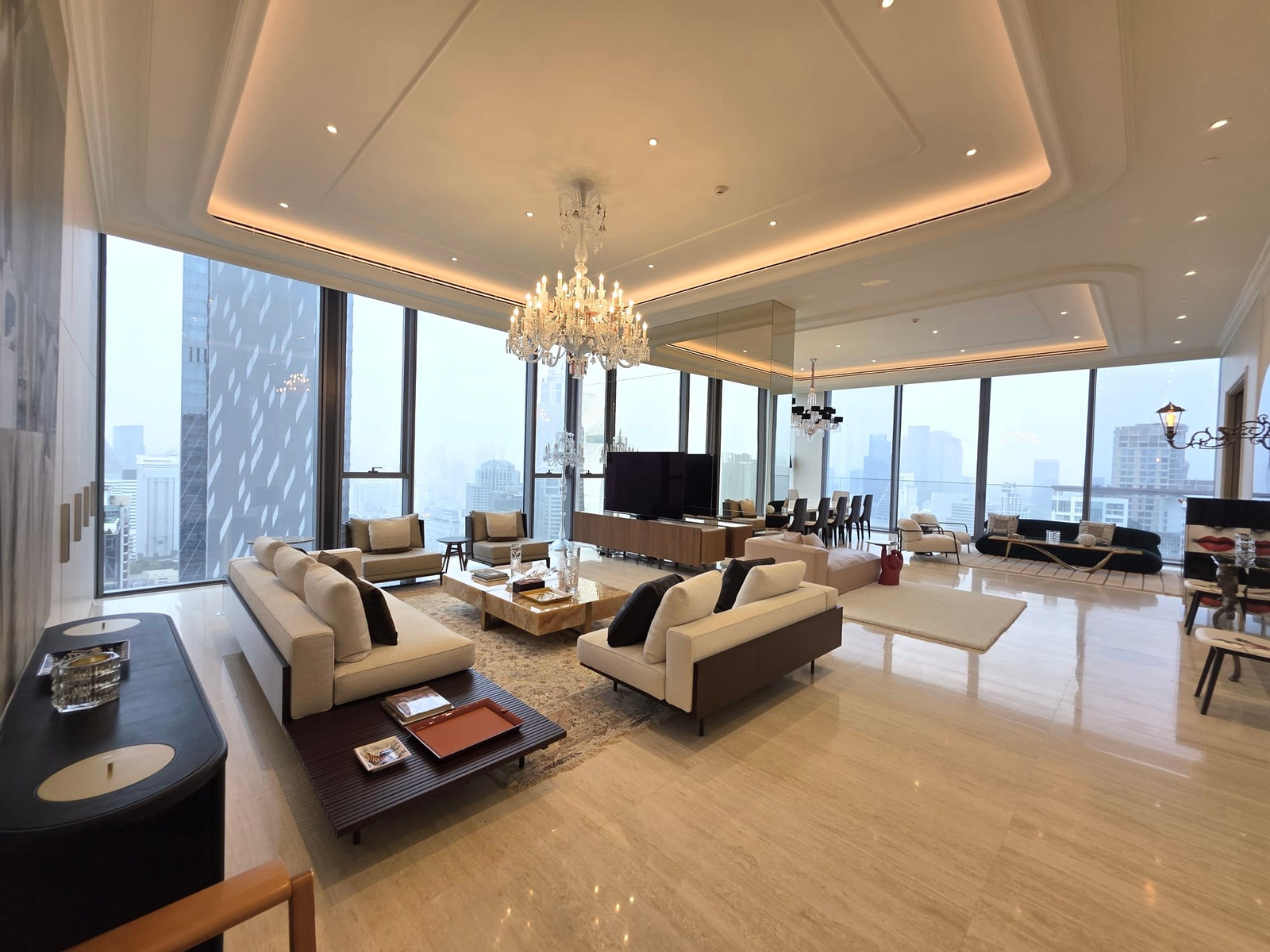 Scope Langsuan Penthouse: 3+1 bed 4bath + maid 463 sqm. 660,000,000 Am: 0656199198