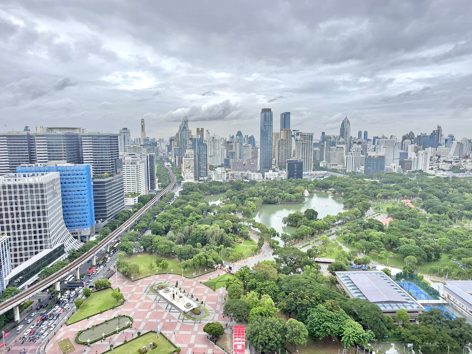 Dusit Parkside Penthouse: 245.29sqm. 3+1bed 3.5bath + maid quarter 95,908,000 (391,000/sqm) Am: 0656199198