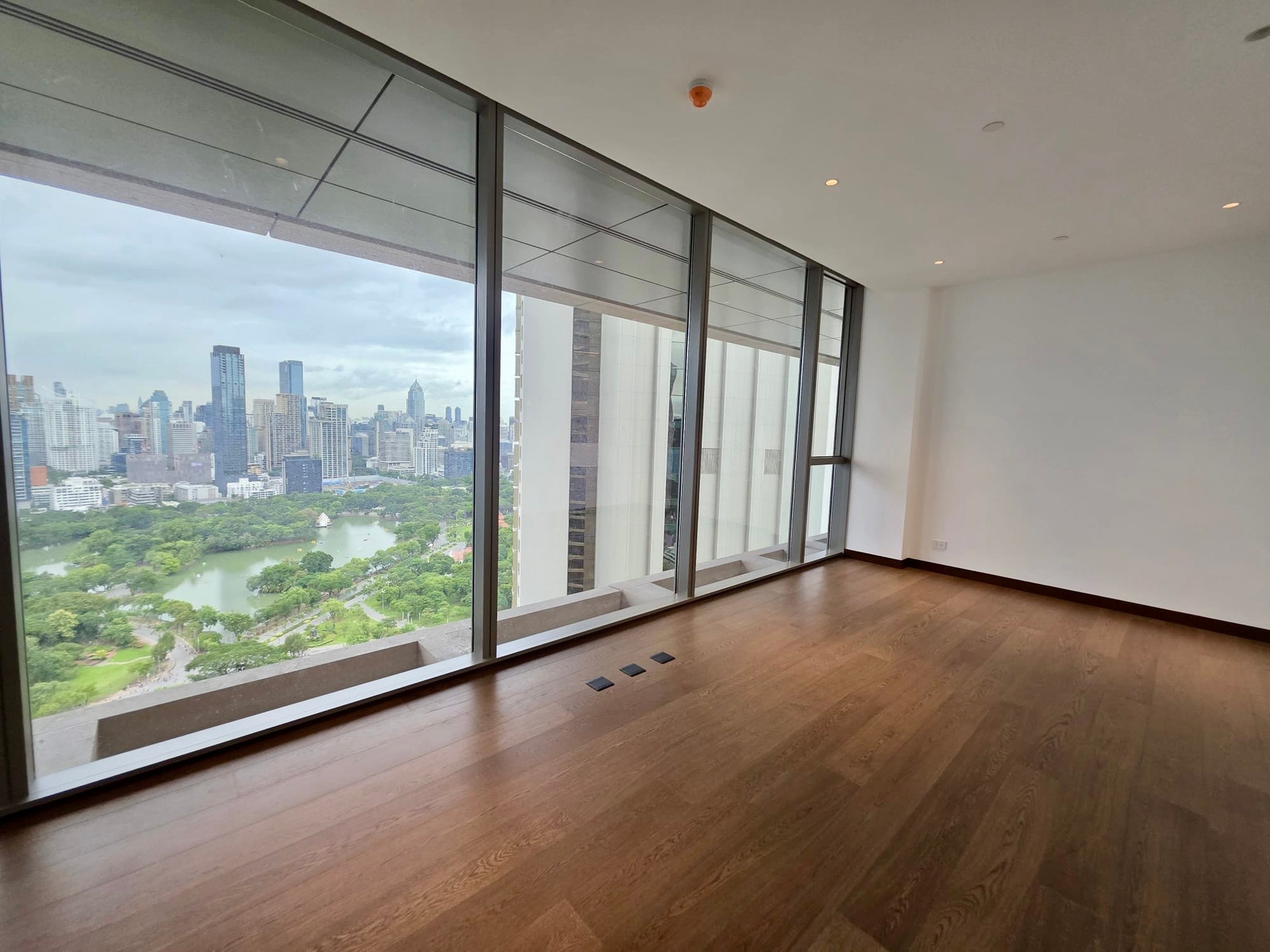 Dusit Parkside Penthouse Combine: 504.6sqm. 6+1bed 7bath + 2 maid quarter 197,298,000 Am: 0656199198