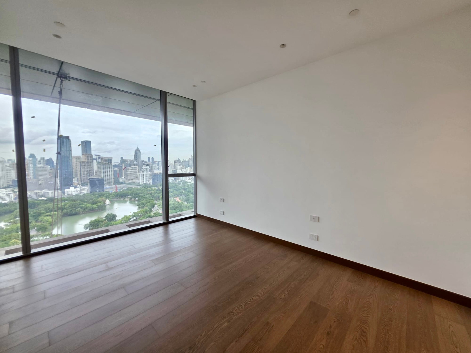 Dusit Parkside Penthouse Combine: 504.6sqm. 6+1bed 7bath + 2 maid quarter 197,298,000 Am: 0656199198
