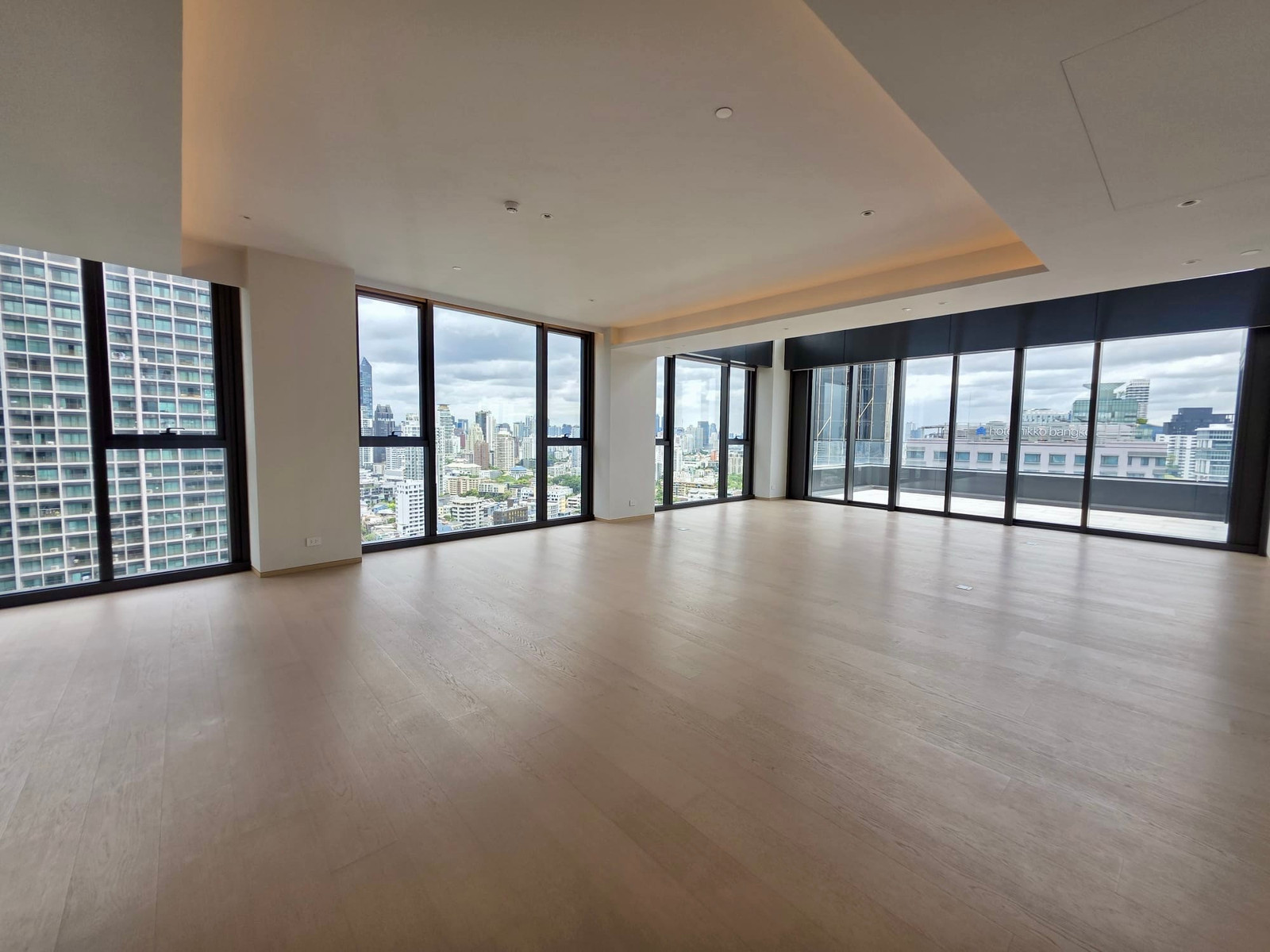 Scope Thonglor Duplex PH: 4bed 5bath + maid quarter 645.89sqm Fully Fitted 470,000,000 Am: 0656199198