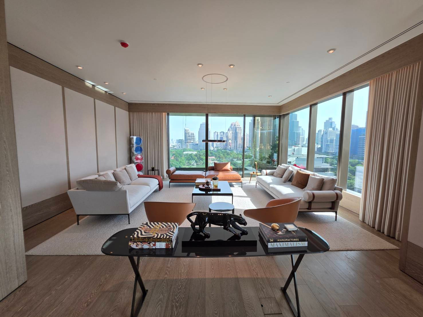 Nimit Langsuan: 4bed 4.5bath + Maid 330sqm. Lumpini View 225,000,000 Panoramic Lumpini View Am: 0656199198
