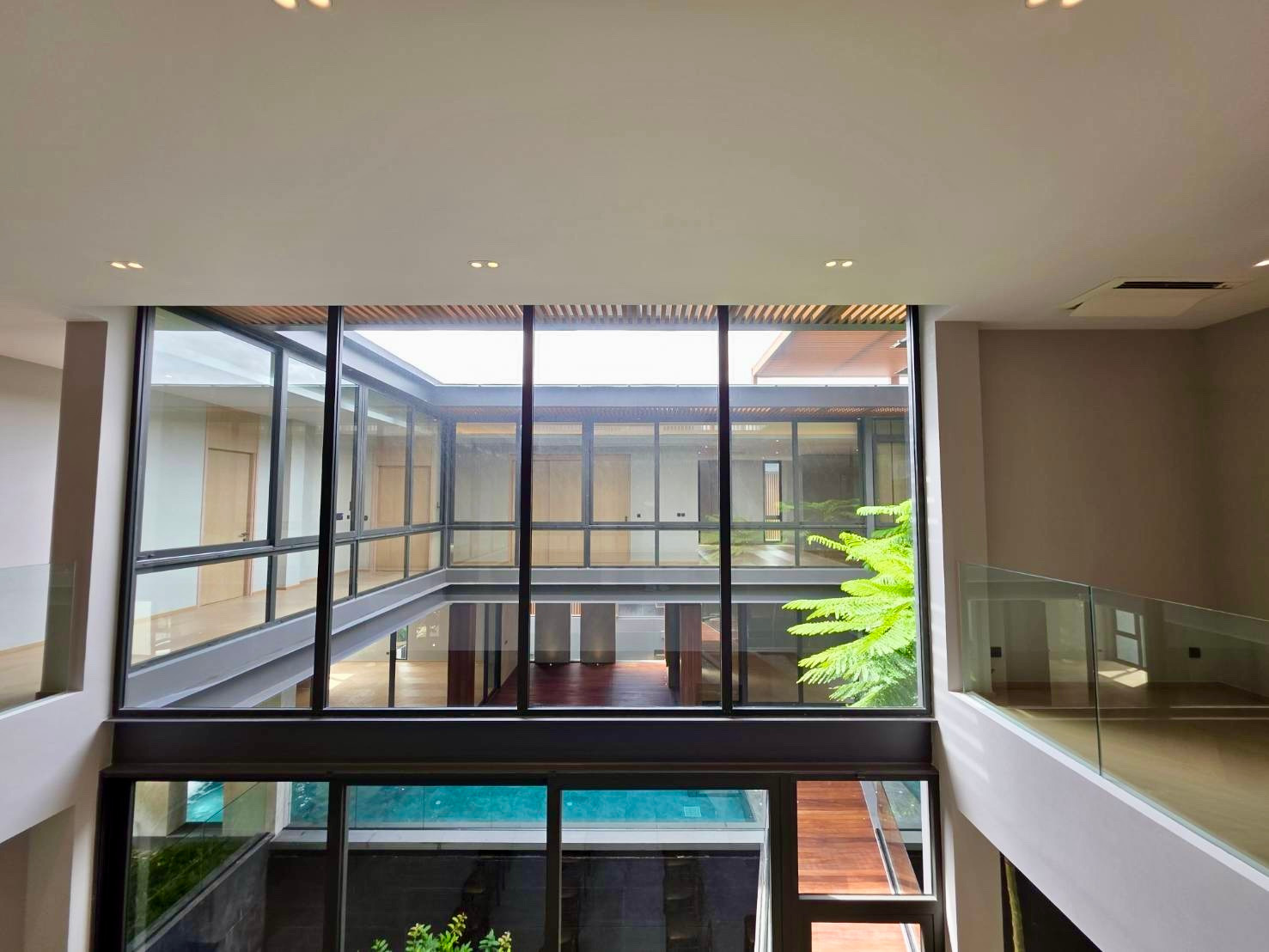 Sonle Residences Fully Fitted: 203.4sqwah 1,595sqm. 6bed 9bath 300,000,000 Fully Fitted Am: 0656199198