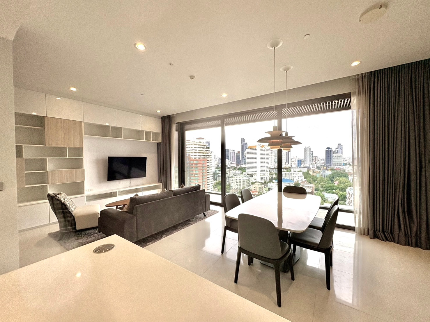 VITTORIO Sukhumvit 39 Sell/Rent: 2bed 3bath 137sqm Sell: 55,000,000 Rent: 160,000/mth. Am: 0656199198