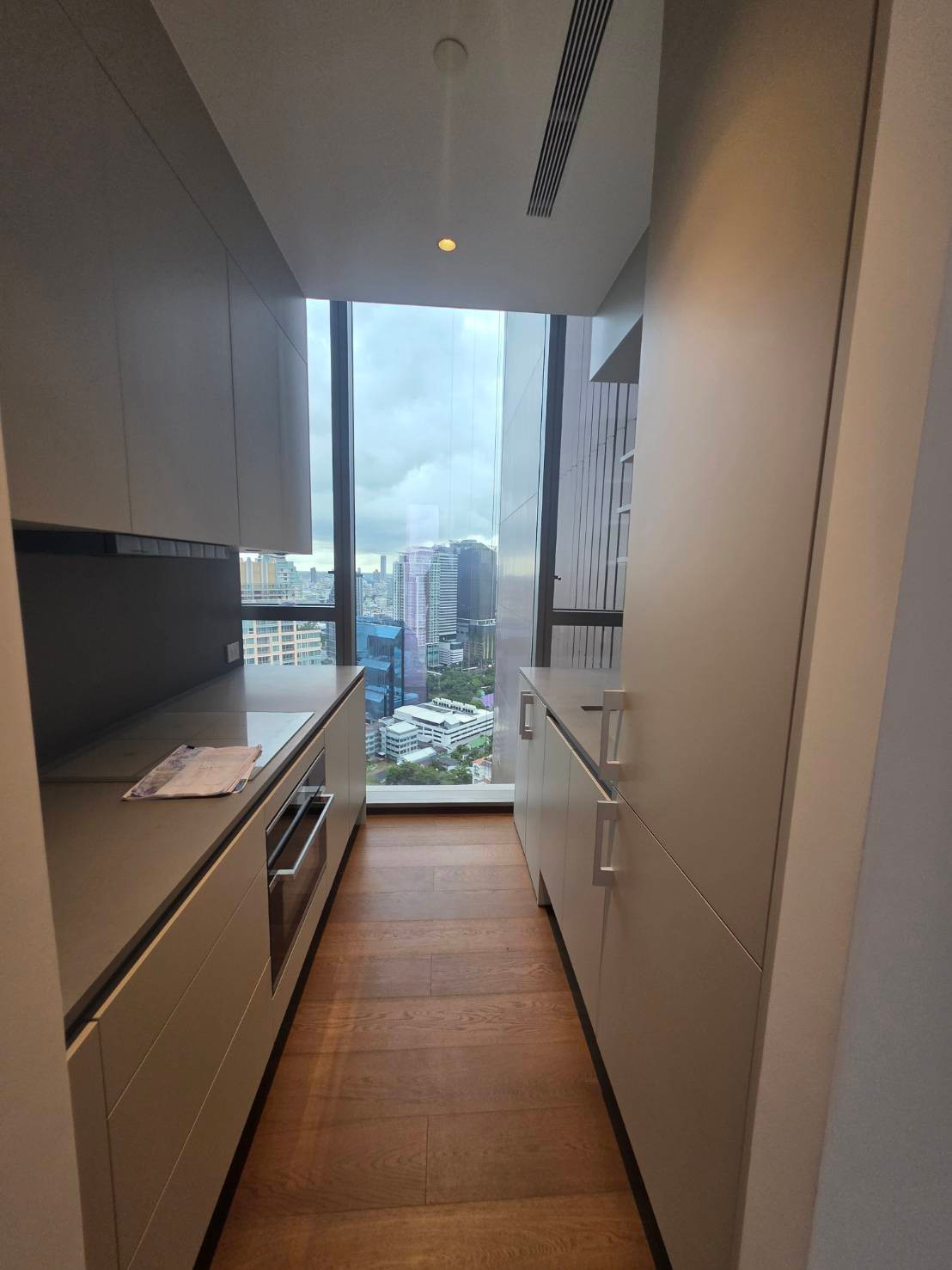 Dusit Parkside corner unit: 1bed 1bath 77.63sqm. 31,500,000 Am: 0656199198