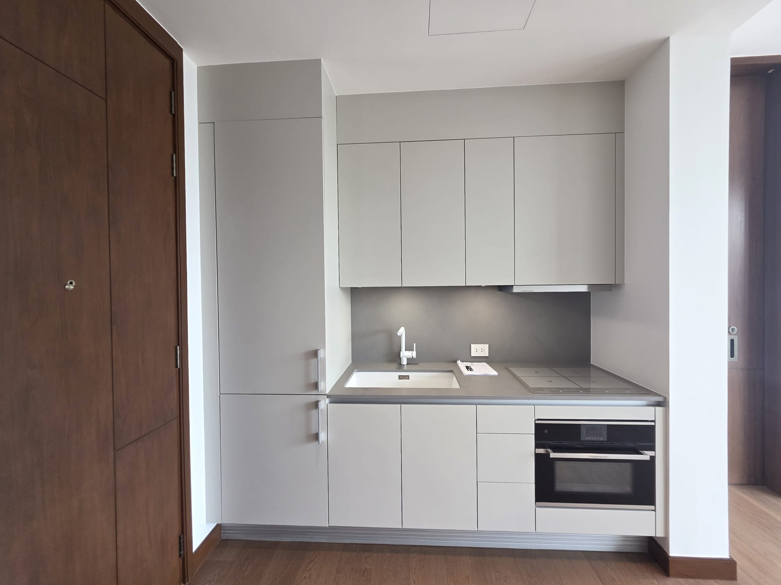 Dusit Parkside City View: 1bed 1bath  55.75sqm. 18,800,000 Am: 0656199198