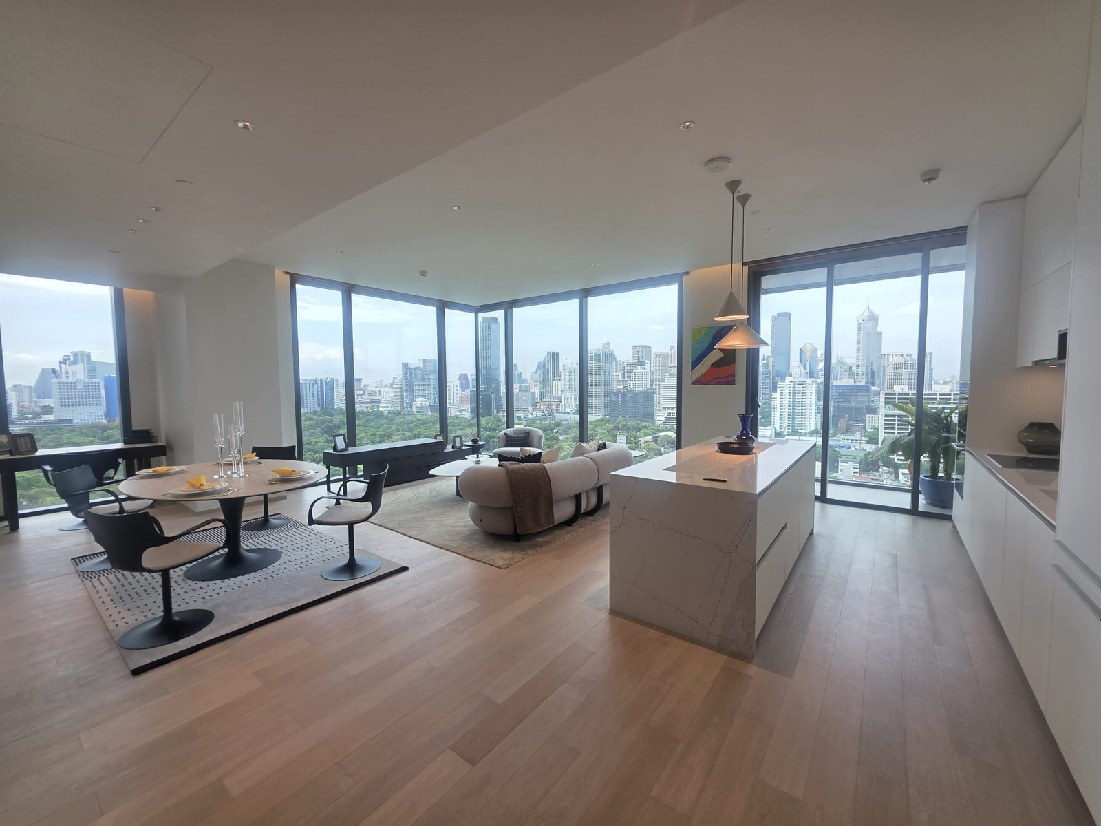 EI8HTEEN SEVEN One Bangkok: 3bed 3bath 173sqm. 2X Fl Rent: 390,000  Am: 0656199198 Corner full Lumpini view