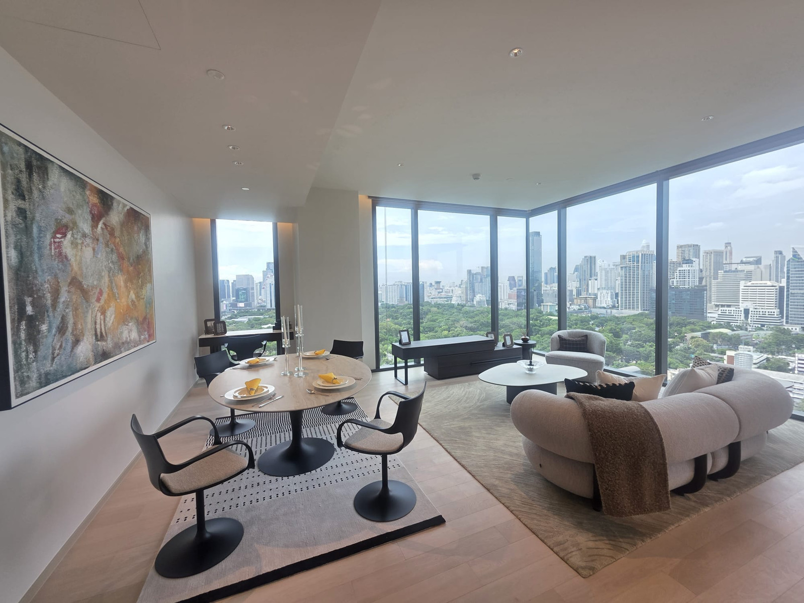 EI8HTEEN SEVEN One Bangkok: 3bed 3bath 173sqm. 2X Fl Rent: 390,000  Am: 0656199198 Corner full Lumpini view