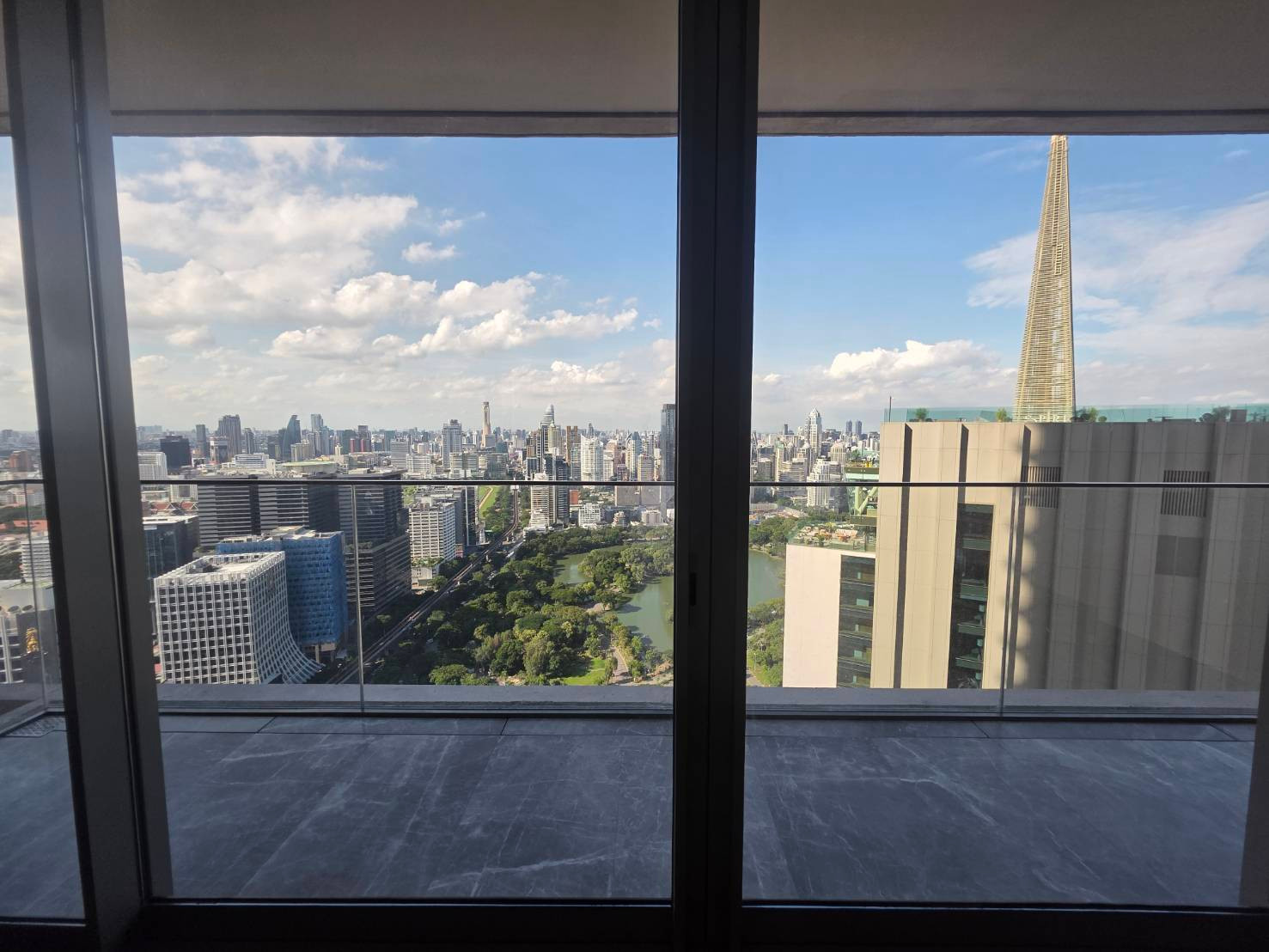 Dusit Residences: 3bed 3.5bath 228sqm 95,000,000 Panoramic lumpini view Am: 0656199198