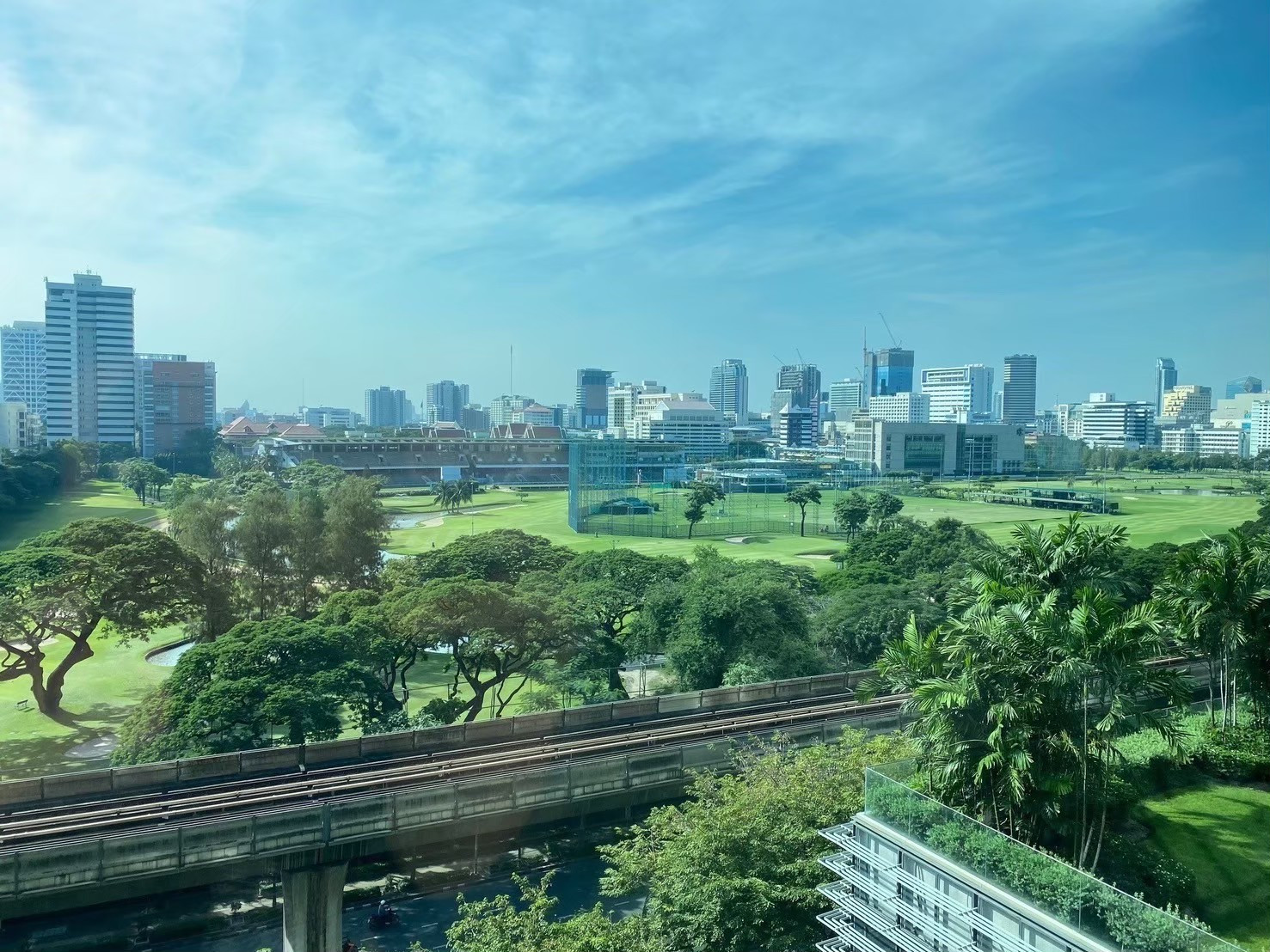 185 Rajadamri:  2bed 2bath 108sqm Sportclub view 46,000,000 Am: 0656199198