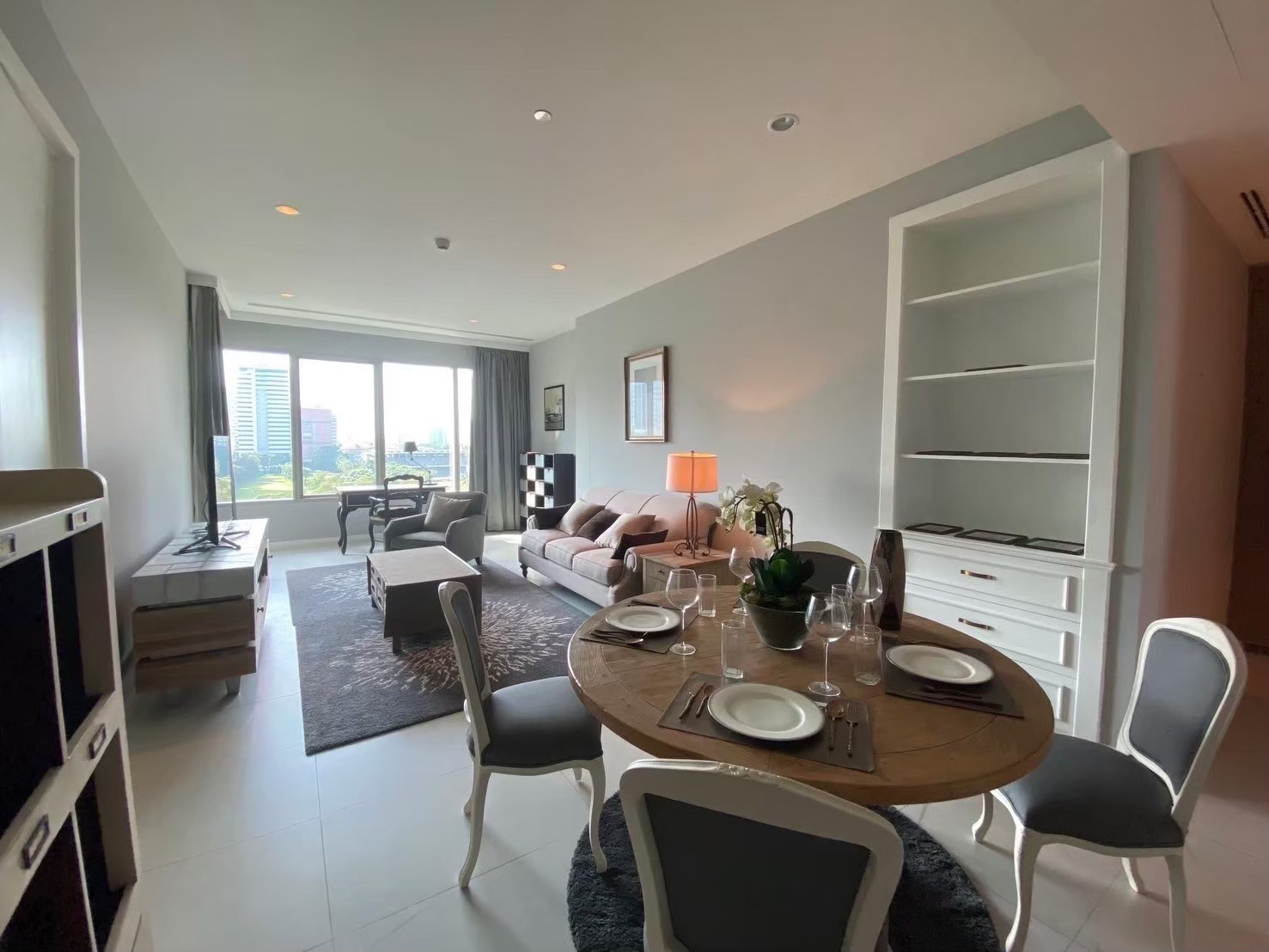 185 Rajadamri:  2bed 2bath 108sqm Sportclub view 46,000,000 Am: 0656199198