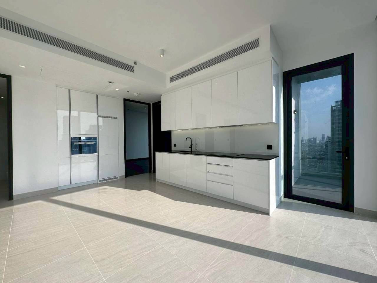 Tait 12 sell 92sqm: 2bed 2bath 92.5sqm. 2XFl unfurnished 27,500,000 Am: 0656199198